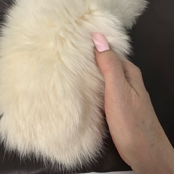 Reduced. Adrienne Landau gorgeous white Fox collar or headband. - Picture 3 of 4